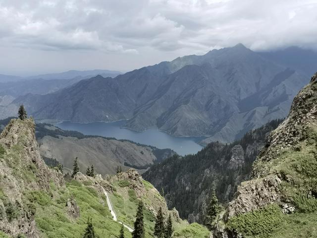 天山天池风景名胜区简介，天山天池简介（新疆旅游-天山天池旅游攻略）