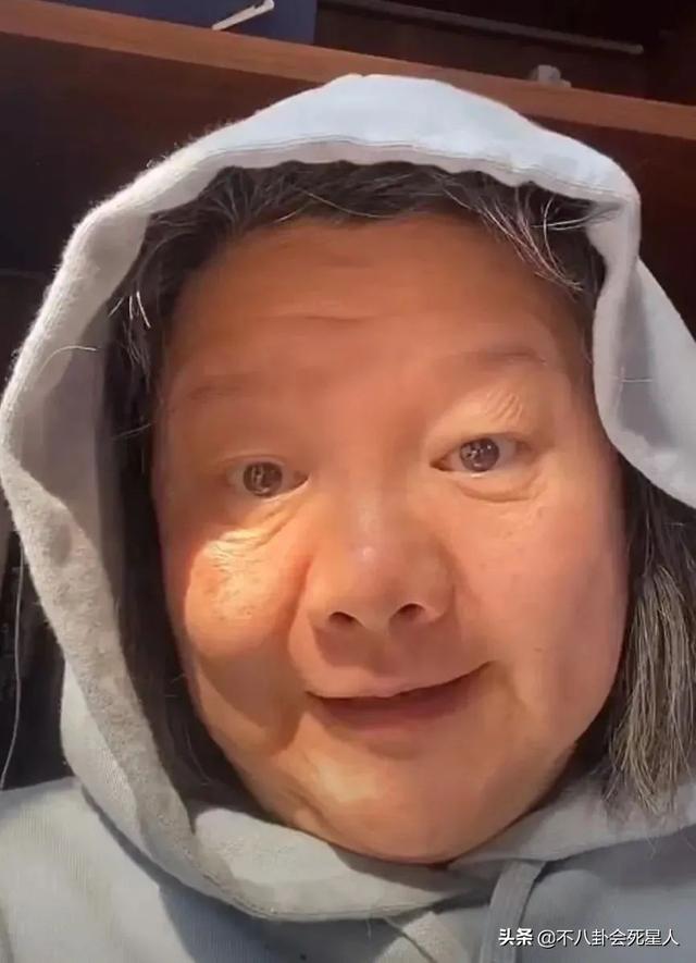 洪晃的父亲叫红什么，洪晃的父亲（时尚女魔头洪晃：老妈是名媛）