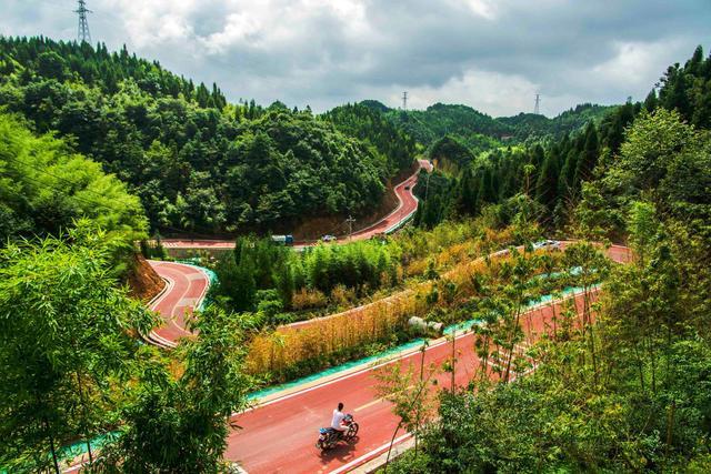 贵州旅游十大景点，贵州旅游十大景点排名千户苗寨（贵州十大冷门景点）