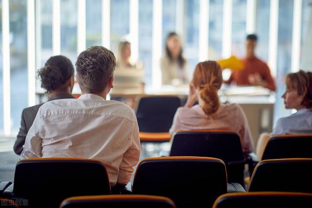 乘务员是什么专业，列车员是什么专业（盘点5个发展好的服务型专业）