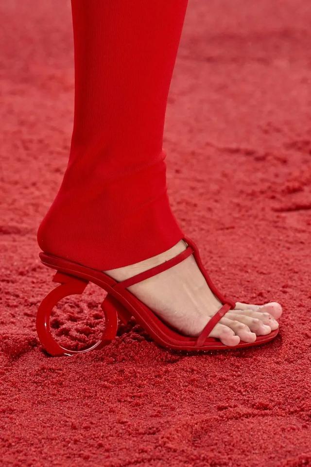 element是什么牌子，ELEMENT是啥牌子的电视（95岁的FERRAGAMO）