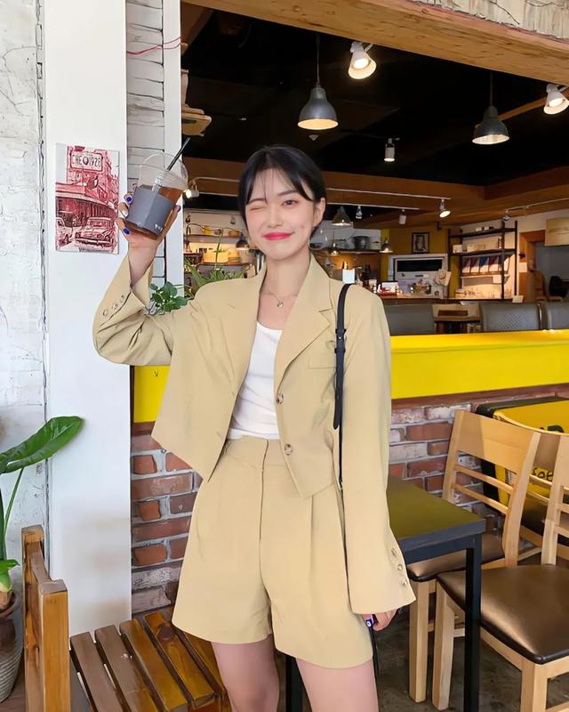 十八度穿什么衣服，18度左右衣服搭配图上海（照着这样穿，保暖又美丽）