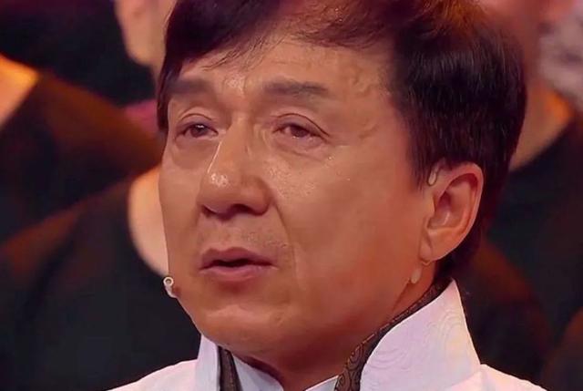 藏品堆满8个仓库，戴2000万名表，豪宅遍布全球，成龙身家太惊人