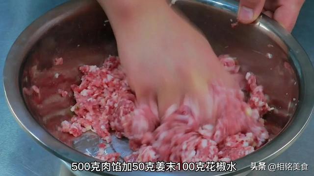 羊肉饺子馅怎么调好吃，纯羊肉水饺如何调馅好吃（记住2放3不放技巧）