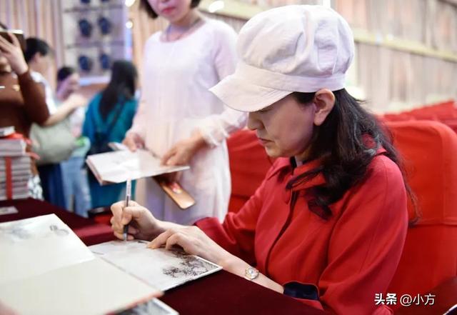 新中国第一位女导演是谁，新中国第1位女导演是谁（中国首位新生代电视文艺女导演郭霁红）