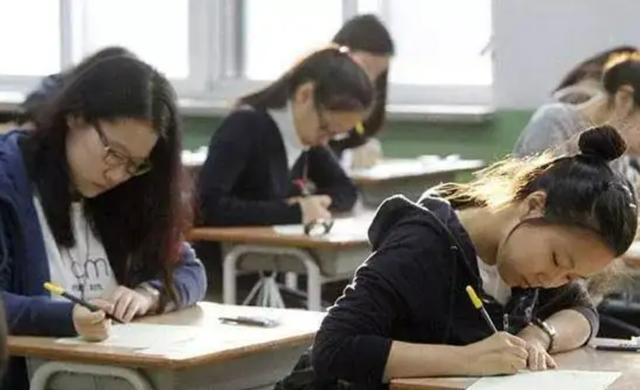 现在还可以复读高三吗，2021现在高三学生还能复读吗（高中禁止复读或成定局）