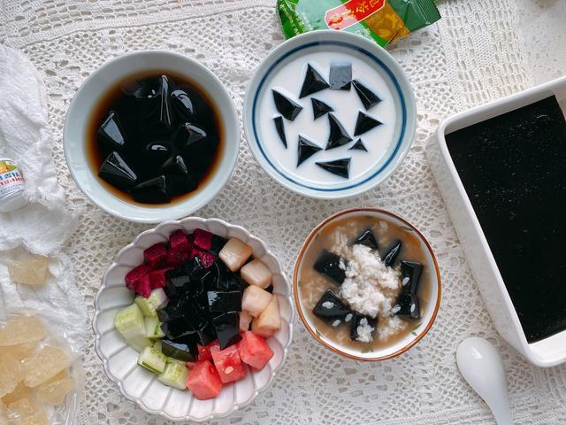 龟苓膏的功效与作用，龟苓膏的功效与作用及食用方法（附上龟苓膏的多种吃法）