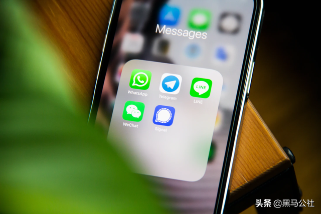 苹果手机怎么用两个微信，苹果手机能用两个微信吗（iPhone双开微信还会远吗）