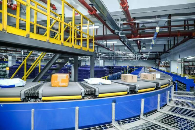 寄大量的衣服用什么寄最便宜，寄大件用什么快递便宜（快递发大件货是怎么收费的）