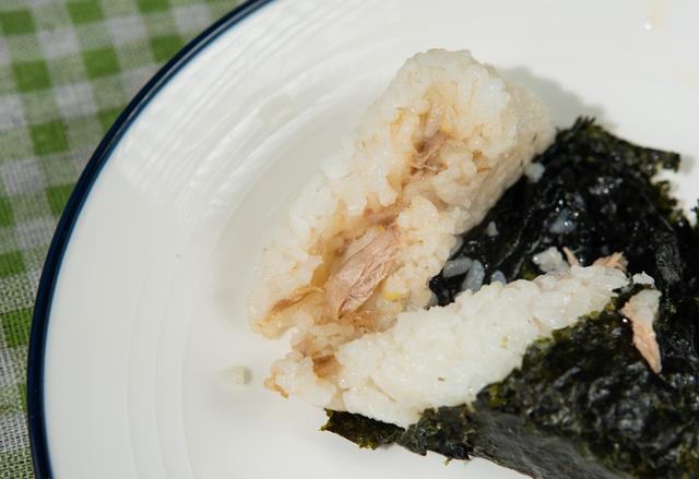 普通的饭团怎么做，普通的饭团怎么做视频（可能是最快吃一顿饭的方式）