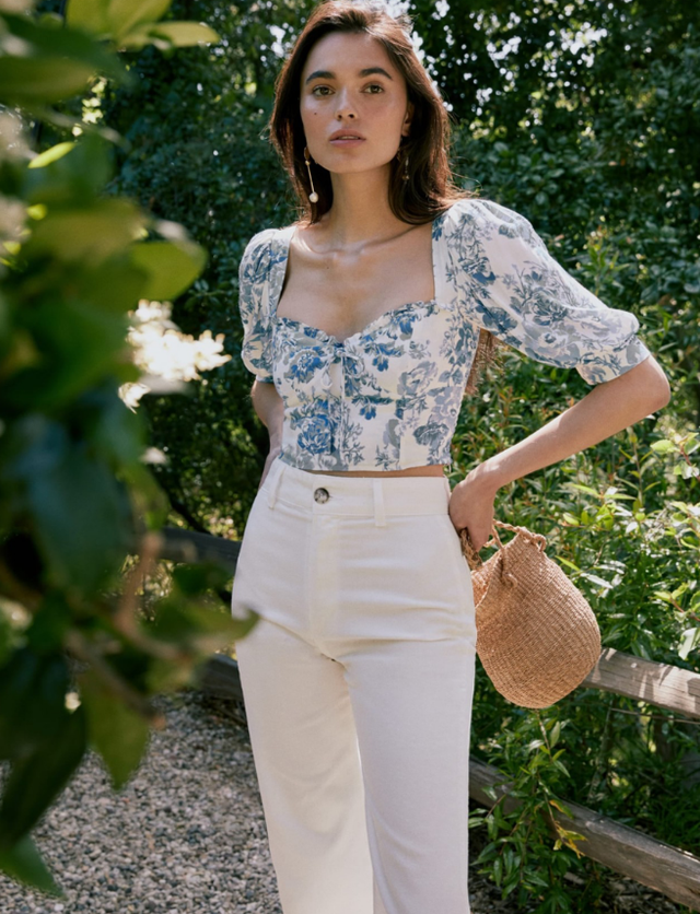 胖女人夏天穿什么衣服最好看，夏天胖人穿什么衣服好看（今夏“赫本衫”很流行）