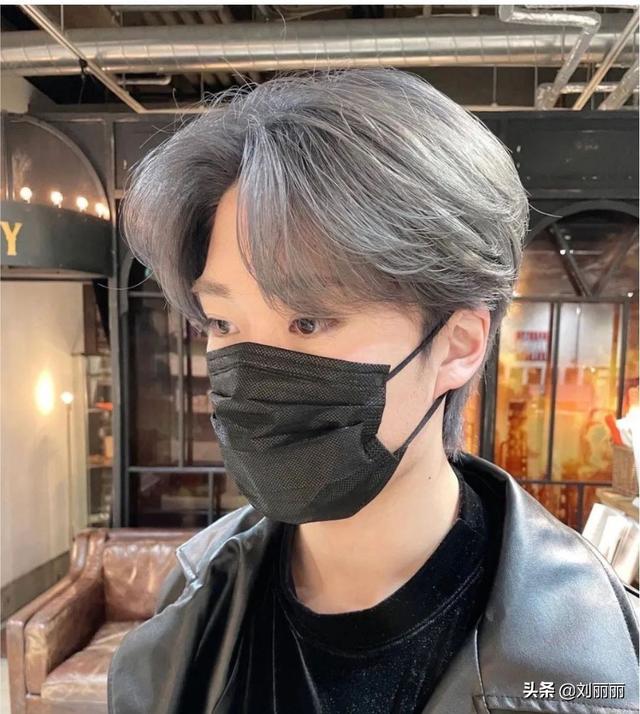 短头发怎么扎，两侧铲短pk男士碎发（短头发怎么扎起来）