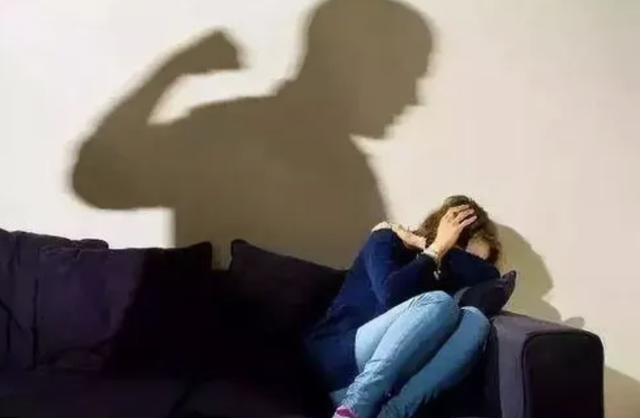 心理变态的人都是怎么造成的，什么原因会导致心理变态（犯罪心理是怎么形成的）