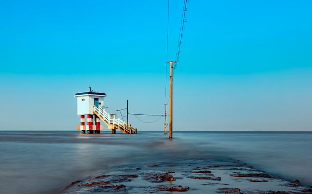 有海的地方哪个比较适合旅游，适合旅游的海边城市（带你领略上海的“海”）