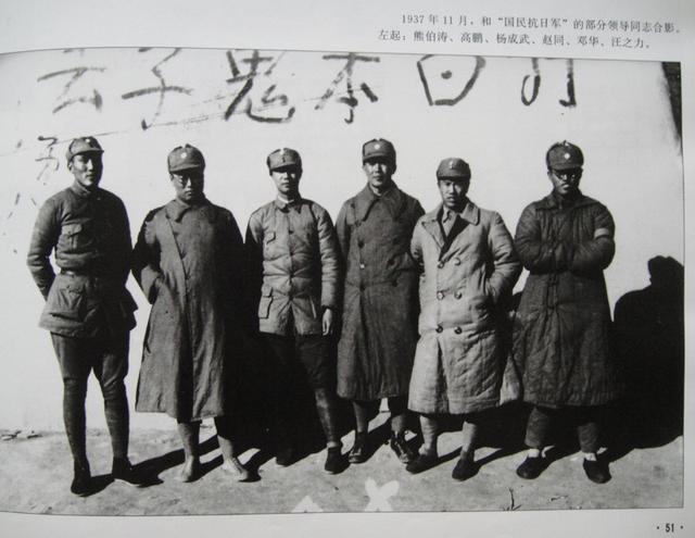 余光文的人物简介，余光中的简介与生平事迹（中国人民革命摄影事业的奠基人）