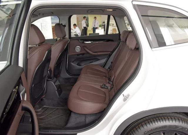 华晨宝马x1最低价18万，宝马x1老款价格及图片（宝马X1跌破20万）