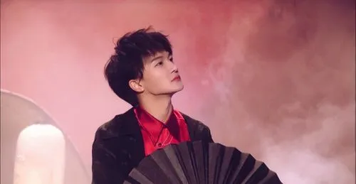 蒙面唱将周深身骑白马是哪一期，蒙面唱将周深身骑白马第几期（2次差点被“毁掉”的男歌手）