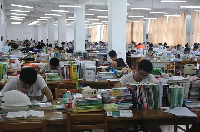 武汉大学占地面积，综合大学排名2022（考研被双非大学录取）