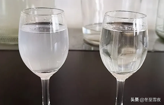 冰白酒喝了会怎么样,白酒冰着喝会怎样(但这3个"坏处"要了解)