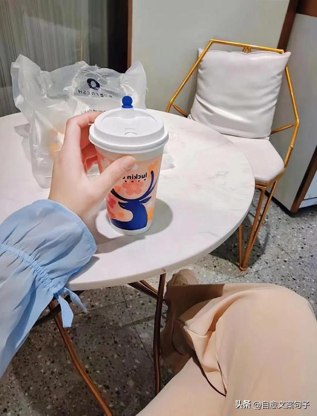 感情留言，感情留言句子霸气（触动人心的10条情感文案句子）