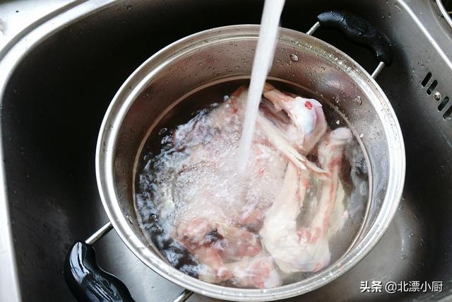 如何炖羊肉好吃，如何炖羊肉又软又好吃（只需2样料）