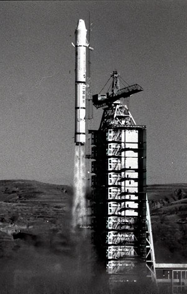 宇宙航天员，宇宙航天员的画（为何仅有2位被称为“航天英雄”）