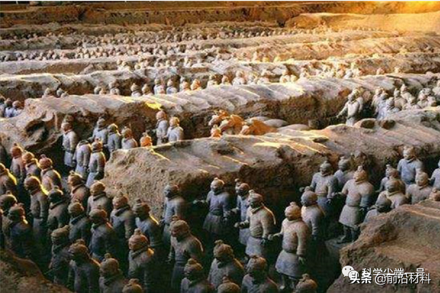 兵马俑是什么材料做的，兵马俑都是用什么做成的（兵马俑涂蓝色居然是超导材料）