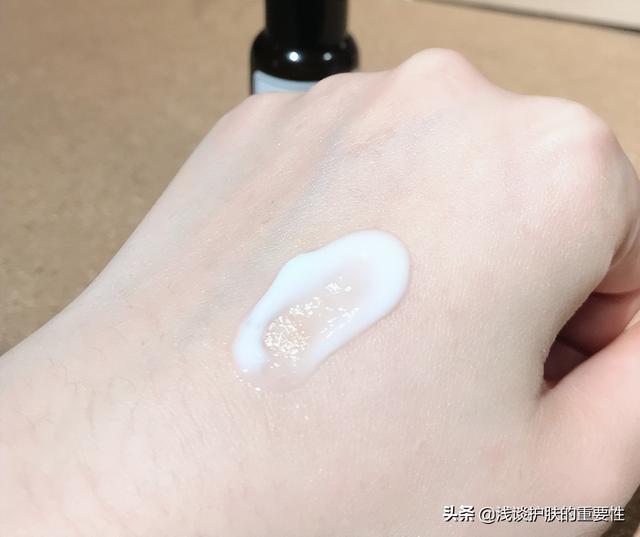 护肤乳液的知识，乳液在护肤品上起的是什么作用（为什么护肤时大多数人都会选择乳液）