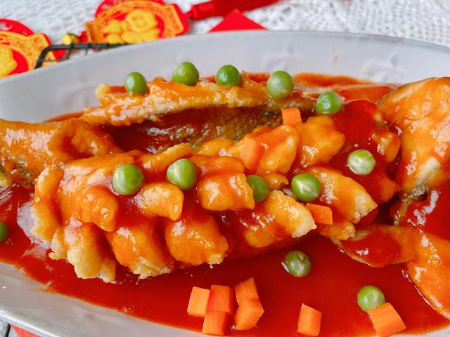 松鼠鲈鱼怎么做，详细介绍做法和刀法新手也能做