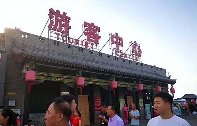 乔家大院在哪，乔家大院在哪里拍摄的（被摘牌后的乔家大院）