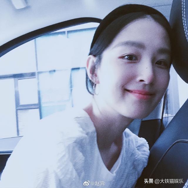 胡一菲娄艺潇是一个人吗，《爱情公寓》14年
