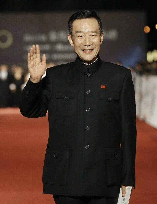 李雪健多大岁数，扮演宋江的李雪健多大岁数（68岁戏骨李雪健寒冬拍淋雨戏）