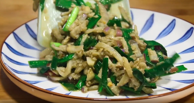 茄子鸡蛋的做法，茄子加鸡蛋的做法（茄子切成丝淋上鸡蛋）