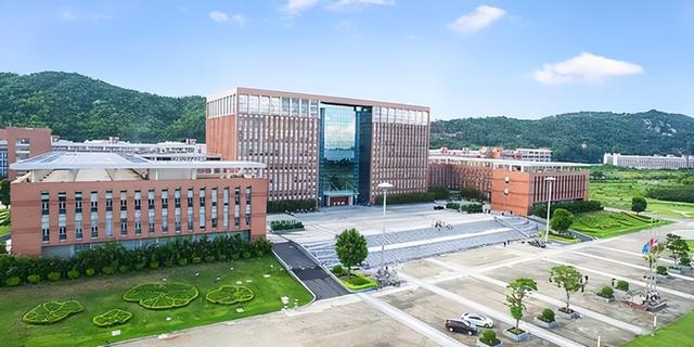 齐齐哈尔师范高等专科学校，齐齐哈尔高等师范专科学校是几本学校（有4所实力不俗的师范院校）