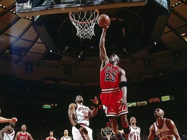 乔丹经典的比赛是哪几场，乔丹经典的比赛是哪几场比赛（美媒列出乔丹职业生涯最伟大的十个赛季）