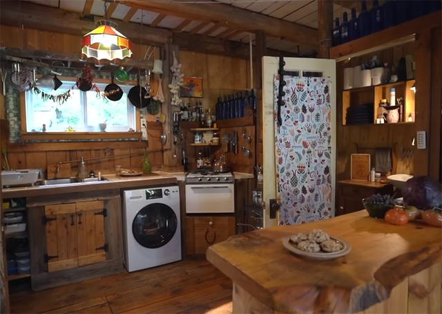 太阳能小屋设计，别墅低成本装修风格（夫妻俩买下田园小木屋）