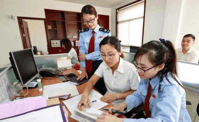 公务员可以搞副业吗，公务员可以做副业的吗（3类副业不影响工作）