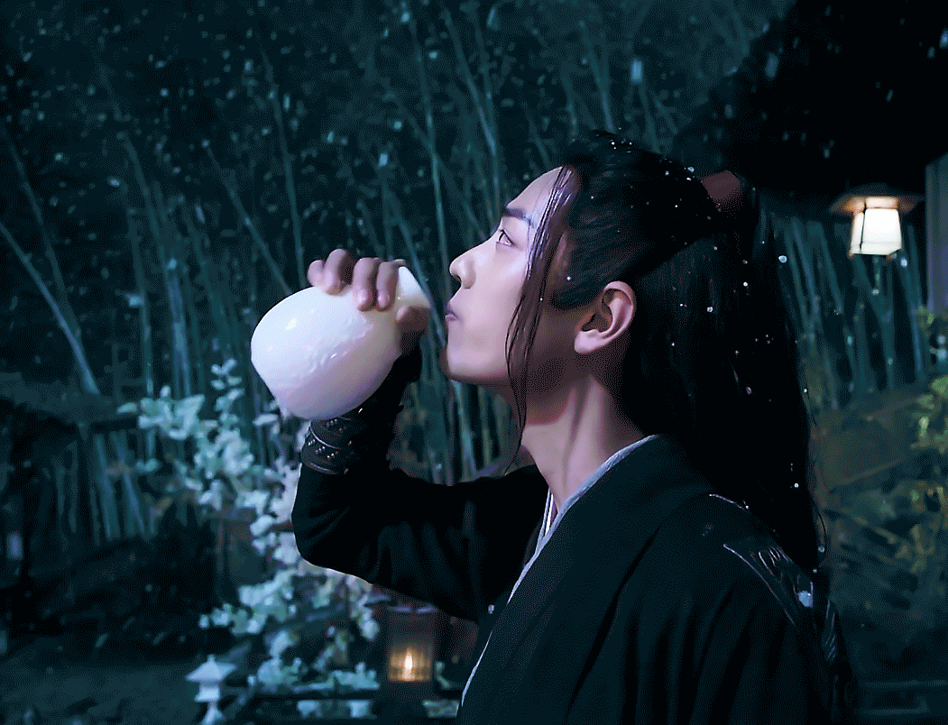 女人正常脖子喉结图片，女人有喉结是什么原因（上下滚动的喉结会说话）