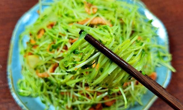 黄豆芽怎么做，黄豆芽怎么做下奶（遇到豌豆苗别手软）