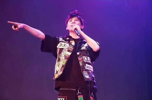 花儿乐队解散13年，大张伟人生逆袭，“拖油瓶”队友终于被甩开