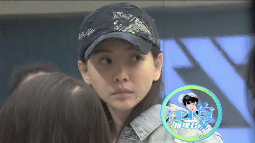 吸烟女生头像微信，吸烟女生头像（浪姐聚会被拍到室内抽烟）