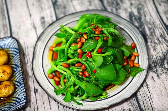 请问冰菜凉拌怎么拌，请问冰菜凉拌怎么拌好吃（教你爽口解馋的凉拌冰菜）