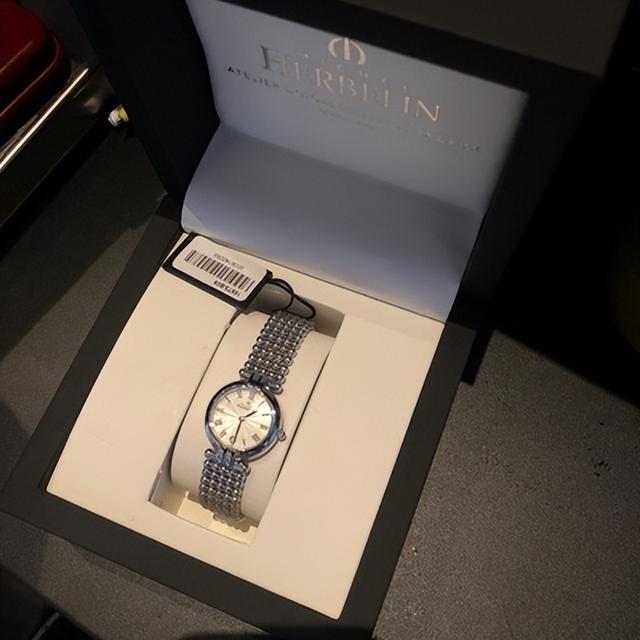 女士手表排行榜前十名，品牌手表女排行榜前十名（看看这两款女士手表吧）