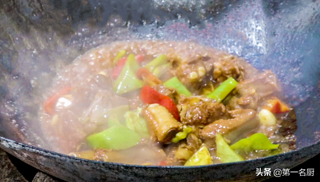 炖排骨汤的做法，清炖排骨汤的做法（放料越多越难吃）