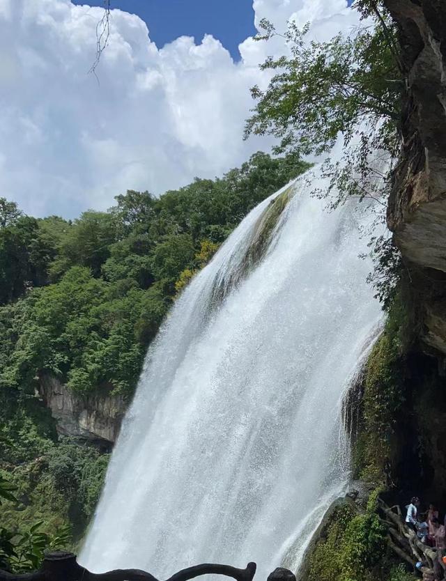 8月去贵州旅游攻略路线推荐一下，八月贵州旅游6天5夜结伴游玩详细路线