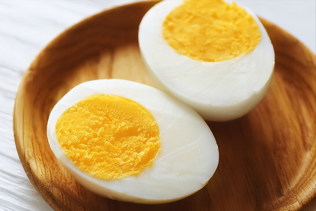 鸡蛋煮怎么煮好剥壳，怎么煮鸡蛋才好剥蛋壳（只用清水还不够）