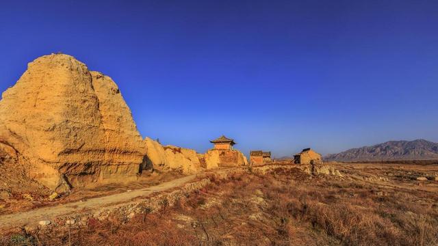 古代沙漠中的楼兰在哪里，神秘的楼兰古国一夜消失