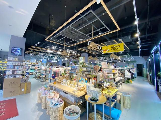 诗黛尔化妆品怎么样（他是那个没有倒下的彩妆代理商）