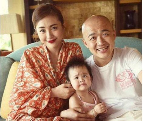 自残倒追包贝尔，靠跳楼防分手，包文婧如愿以偿了吗？