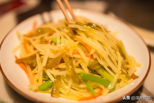 发绿的土豆能吃吗，土豆放的时间长了发绿了（菜农教你4招挑选土豆）